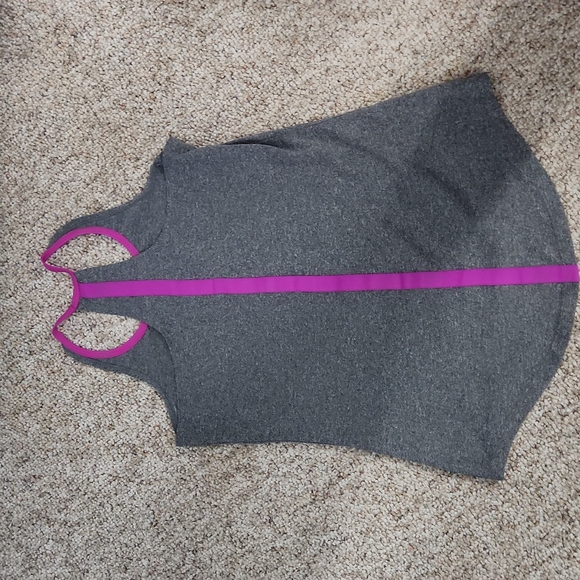 Layer8 workout top - Picture 3 of 3